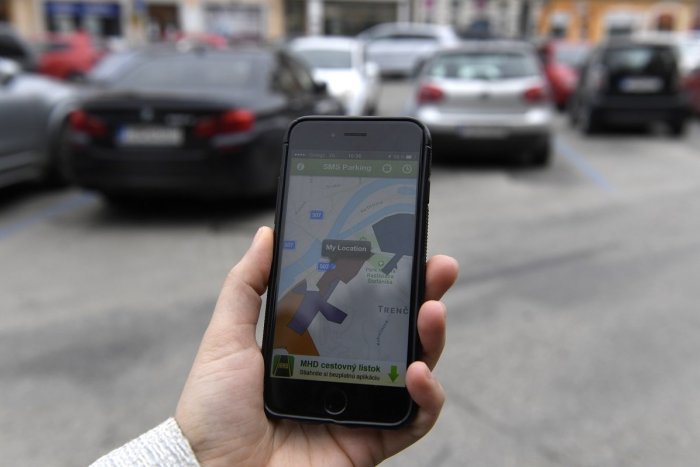 Ilustračný obrázok k článku Parkovisko v centre Prievidze je modernejšie: Platiť zaň možno už aj mobilom