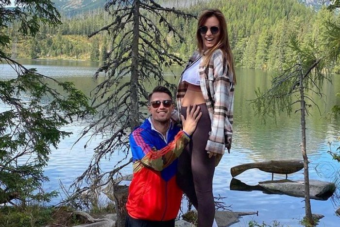 Ilustračný obrázok k článku Hokejista Janus bude oteckom! Jeho partnerka to vytrúbila do sveta na jeho narodeniny, FOTO