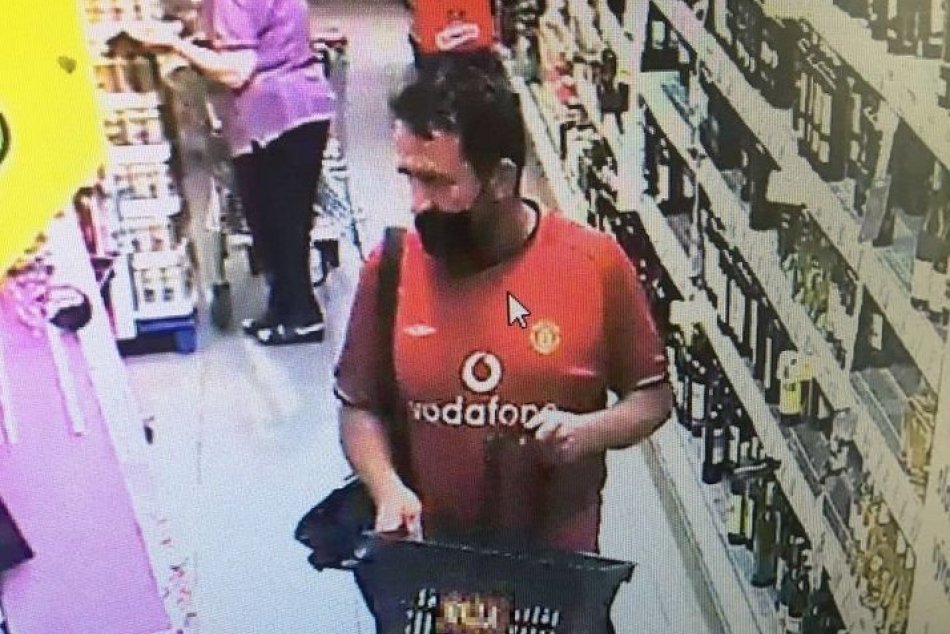 Ilustračný obrázok k článku V bystrických potravinách niekto nakupoval bez platenia: Polícia hľadá tohto muža, FOTO