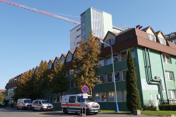 Ilustračný obrázok k článku Nemocnica v Poprade ohlásila dôležitú ZMENU: Ortopedickú ambulanciu museli presťahovať