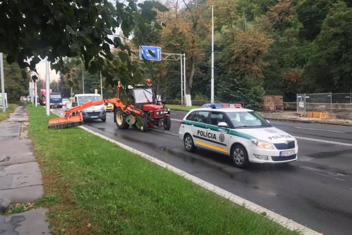 Ilustračný obrázok k článku V Bystrici sa tvoria rozsiahle kolóny: Na hlavnom ťahu sa pokazil traktor, FOTO