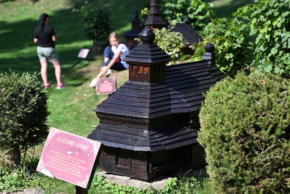 Ilustračný obrázok k článku V OBRAZOCH: Drevené kostolíky máte v Uliči ako na dlani