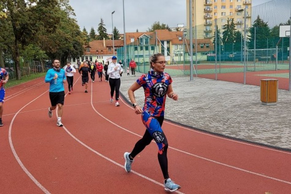 Ilustračný obrázok k článku Zvolenčanov neodradil ani dážď: Pre chorého Samka vybehali krásnu sumu, FOTO