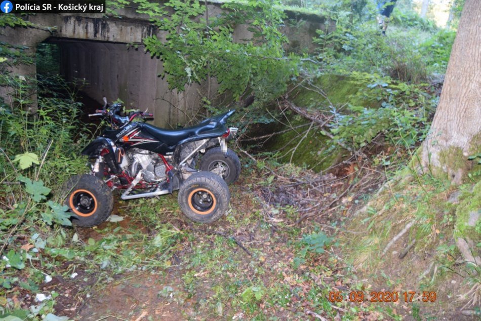 Ilustračný obrázok k článku Pri dopravnej nehode na Jahodnej sa vážne zranil vodič štvorkolky. Polícia hľadá svedkov, FOTO