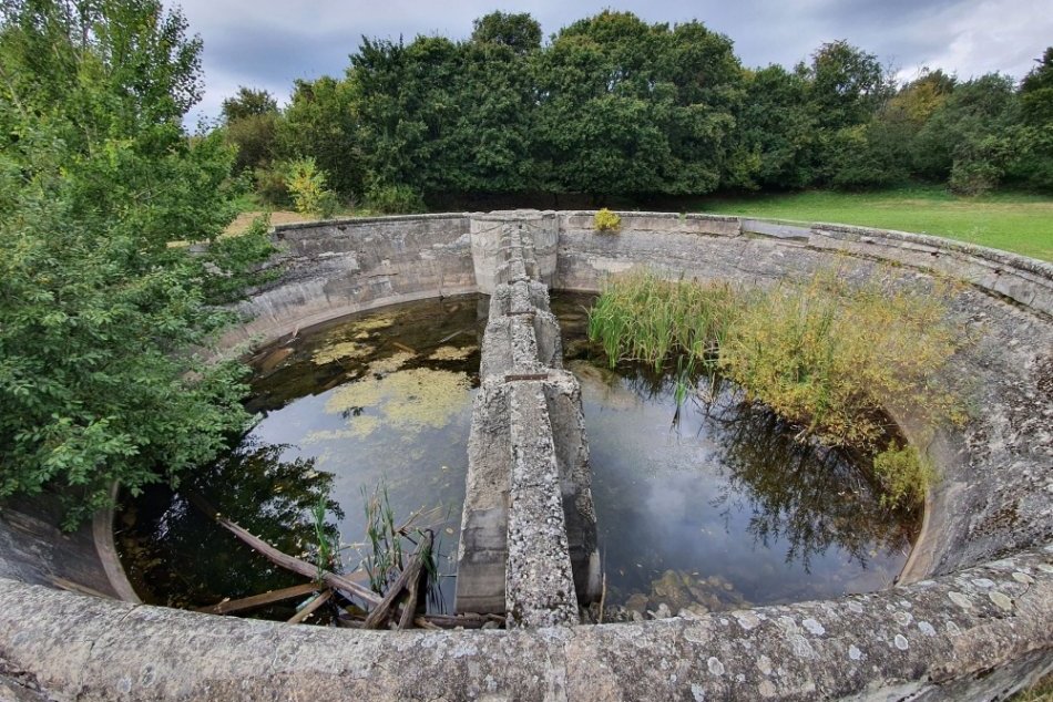 Ilustračný obrázok k článku Môže sa dočkať obnovy: Serényiho cisterna na planine by sa mala stať kultúrnou pamiatkou