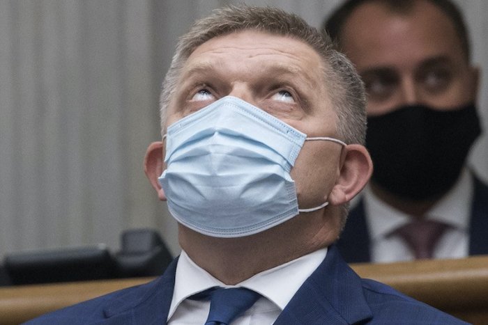 Ilustračný obrázok k článku SVET O SLOVENSKU: Fico označil vládu za historicky najhoršiu. Veď tu umierajú ľudia!