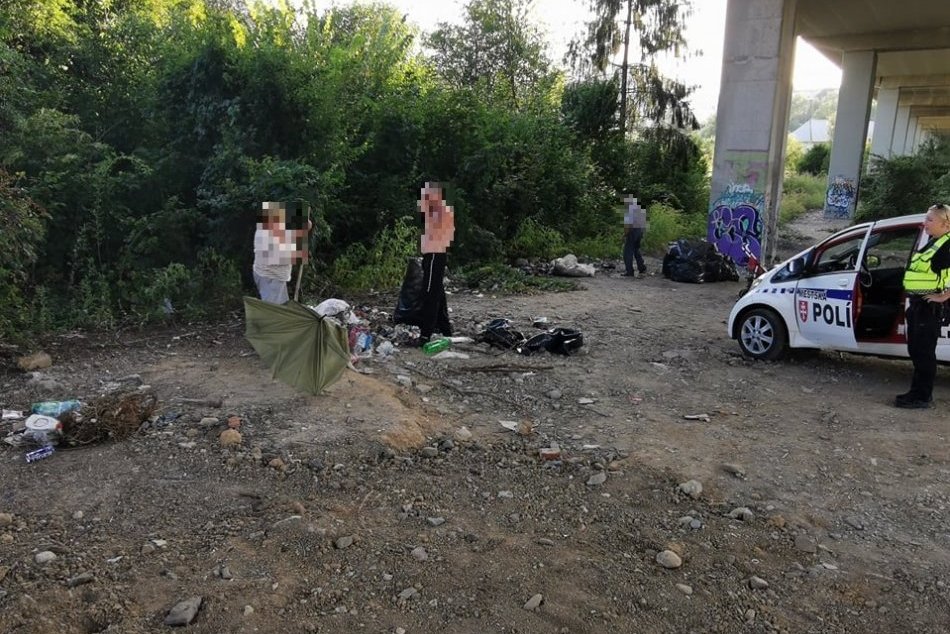 Ilustračný obrázok k článku Hlbiny sú čistejšie: Pod dohľadom mestskáčov upratovali samotní občania, FOTO