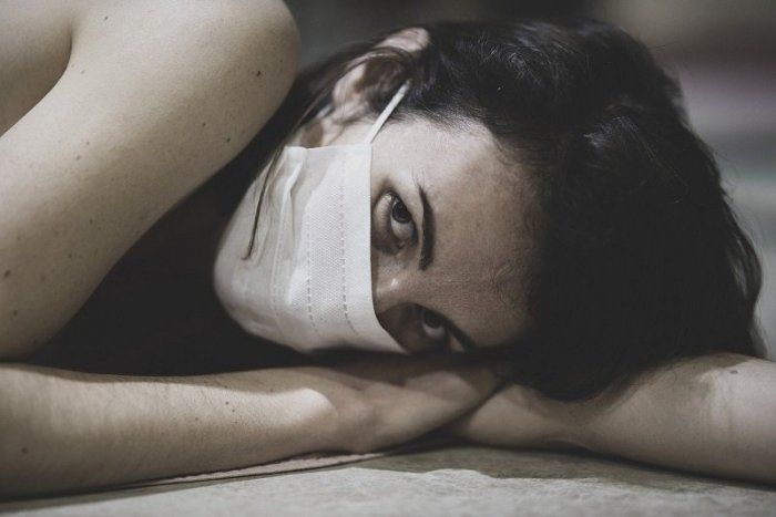 Ilustračný obrázok k článku SVET O SLOVENSKU: Budú rúška povinné aj v spánku?