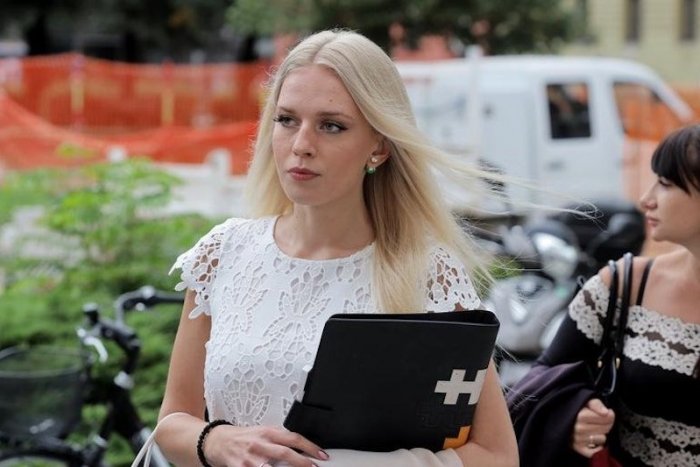 Ilustračný obrázok k článku SVET O SLOVENSKU: Krásna žena si odrezala ruku, aby získala odškodné