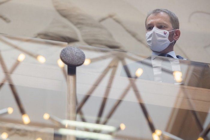 Ilustračný obrázok k článku Nezákonný núdzový stav?! Kritizujú ho Pellegrini, mimoparlamentné strany i Klub 500