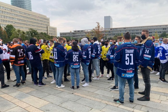 Ilustračný obrázok k článku Boli sme pri tom ako hokejisti VTRHLI do Bratislavy! ČO sa im podarilo vyjednať?