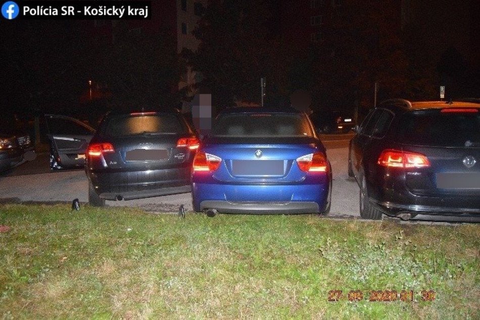 Ilustračný obrázok k článku Poškodil tri autá a ušiel! Polícia pátra po bezohľadnom vodičovi, FOTO