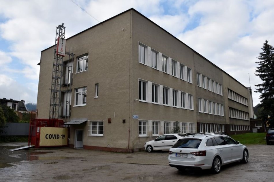 Ilustračný obrázok k článku Počet zamestnancov vojenskej nemocnice  s novým koronavírusom klesol