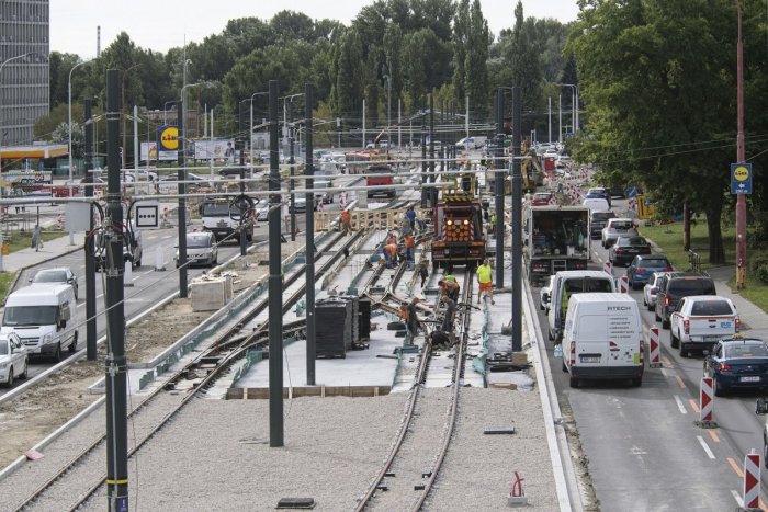 Ilustračný obrázok k článku Rozplynie sa nočná mora Karlovešťanov? Práce na Dúbravsko-Karloveskej radiále sú na konci