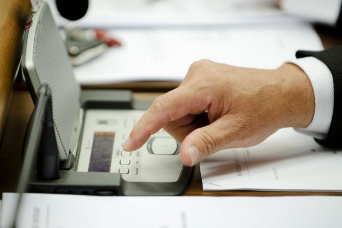 Ilustračný obrázok k článku CHAOS na zastupiteľstve: Väčšina hlasovala ZA, centrum aj tak priestory nezískalo