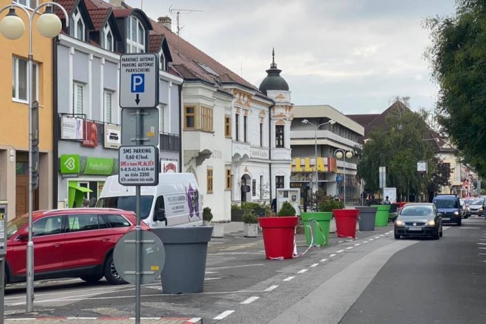 Ilustračný obrázok k článku Manažéri, novinár aj učiteľka: O kreslo primátora Pezinka zabojuje 8 kandidátov, z toho 3 ženy