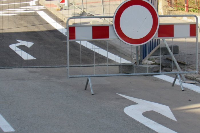 Ilustračný obrázok k článku V Trnave UZAVRÚ cestu v centre mesta: Obmedzenia potrvajú mesiac