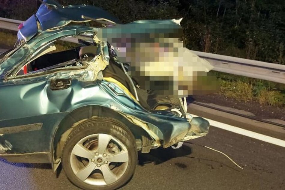 Ilustračný obrázok k článku Tragédia neďaleko Zvolena: Vyhasol život mladého vodiča, 2 sú ťažko zranení, FOTO