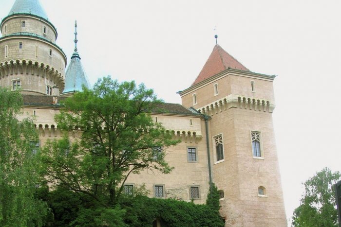 Ilustračný obrázok k článku Leto v Bojniciach otvorí i Barbora Piešová: Čo bude magnetom turistickej sezóny?