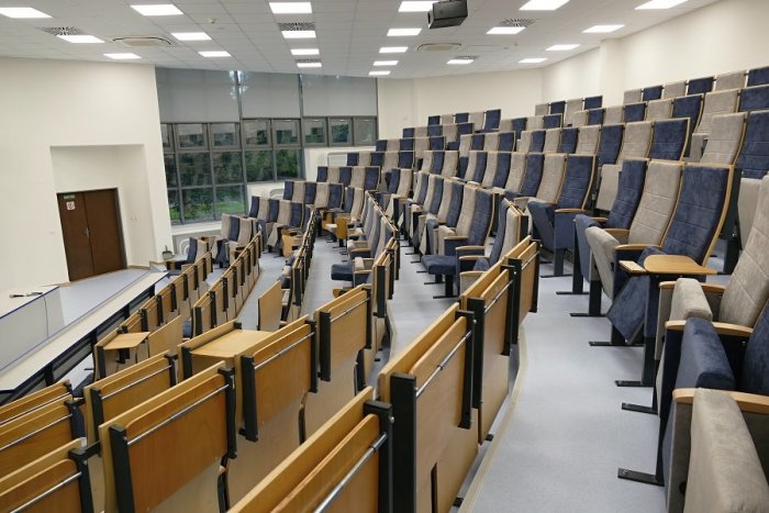 Ilustračný obrázok k článku DNES je veľký deň pre všetkých školákov: Na "čakačke" sú už len vysokoškoláci!