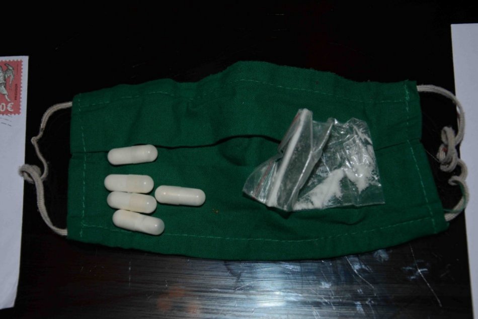 Ilustračný obrázok k článku Policajti išli na istotu: Skrýšu s drogami vyňuchal služobný pes