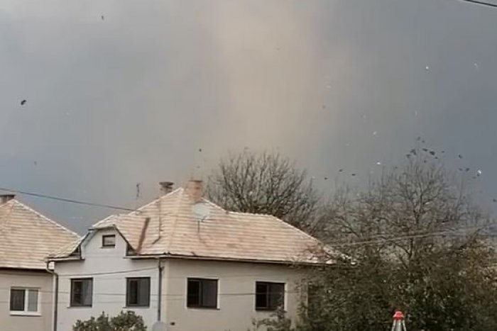 Ilustračný obrázok k článku Na Slovensku sa vyskytlo tornádo: Zanechalo po sebe spúšť, VIDEO