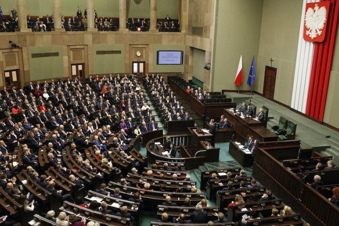 Ilustračný obrázok k článku SVET O SLOVENSKU: Témy interrupcií a LGBTI sa nezbavíme. Poľsko pokúša