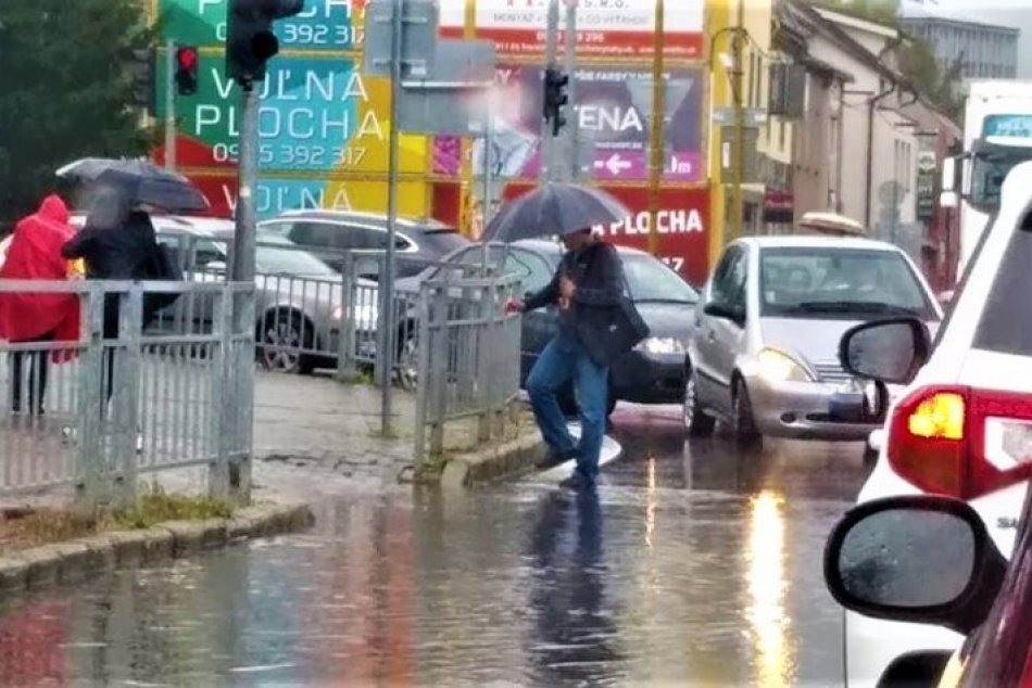 Ilustračný obrázok k článku Potopa na hlavnej križovatke v Považskej: Projekt rekonštrukcie to neriešil