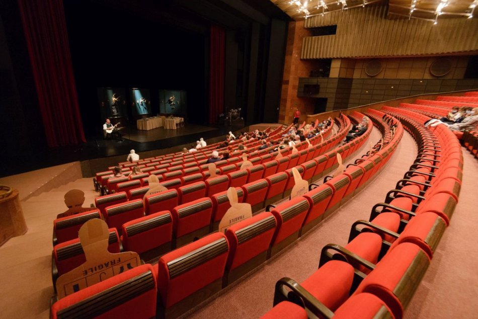 Ilustračný obrázok k článku Do divadiel či knižníc v kraji sa nedostaneme: Minimálne dokedy zostanú zatvorené?