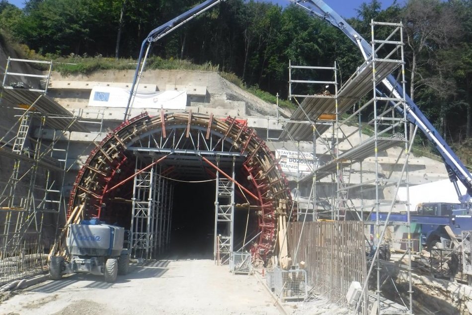 Ilustračný obrázok k článku Až 12 porušení zákona: Zistené boli v tendri na výstavbu D1 pri Prešove