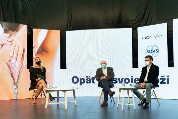 Ilustračný obrázok k článku Nádej pre pacientov so stredne ťažkou až ťažkou ložiskovou psoriázou: S inovatívnou liečbou sa môžu opäť cítiť vo svojej koži