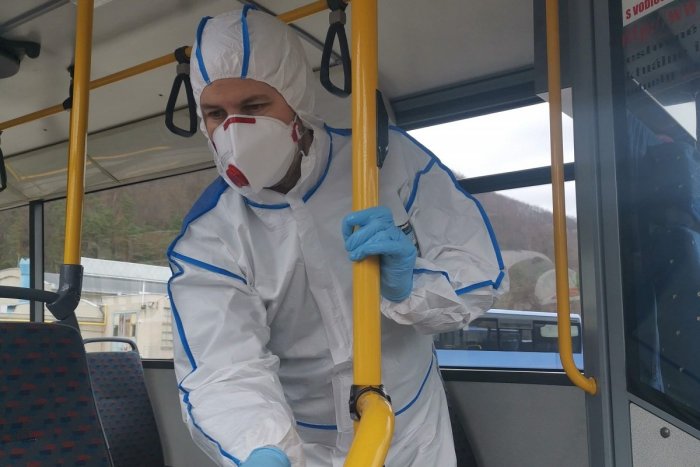 Ilustračný obrázok k článku Reakcia na druhú vlnu: V považskobystrickej MHD sa nedezinfikujú len autobusy