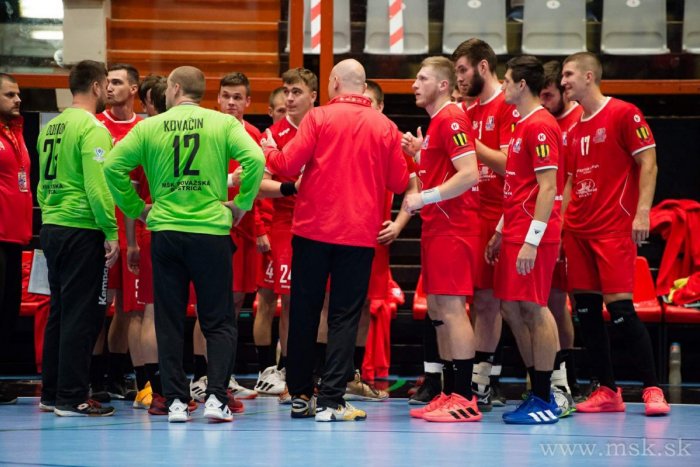 Ilustračný obrázok k článku V MŠK Považská Bystrica bolo 12 pozitívnych testov: Športovú halu zavreli