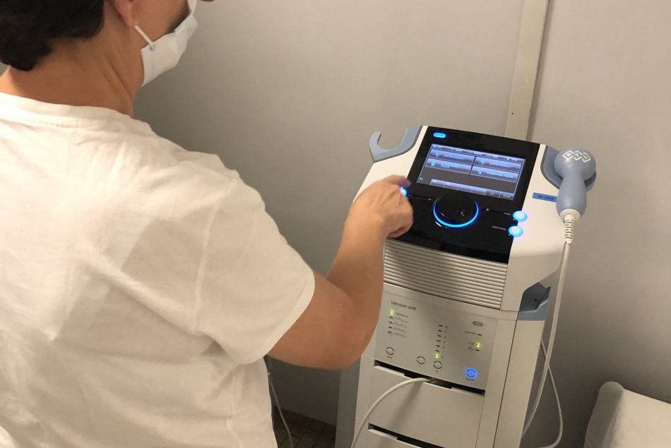 Ilustračný obrázok k článku Nový pomocník v bystrickej nemocnici: Pacientom poslúži prístroj za tisíce eur, FOTO