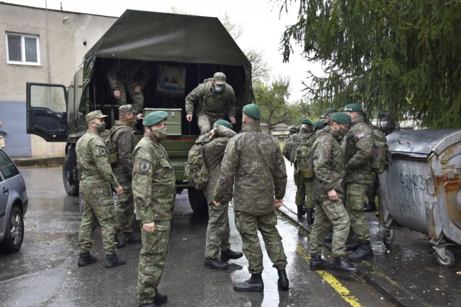 Ilustračný obrázok k článku Tisíce vojakov v uliciach: Celoplošné testovanie bude robiť armáda