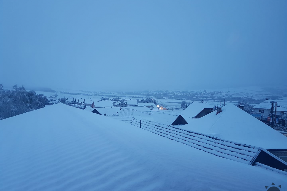 Ilustračný obrázok k článku Októbrová Perinbaba: V Žilinskom kraji napadol prvý sneh, FOTO