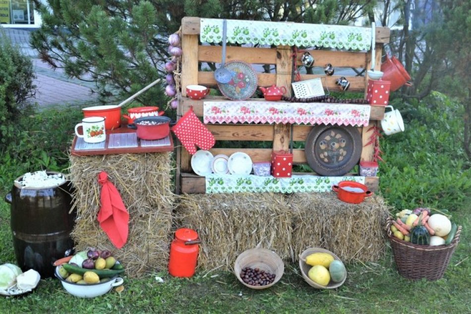 Ilustračný obrázok k článku V OBRAZOCH: Pešiu zónu v Humennom skrášľuje nádherná jesenná výzdoba