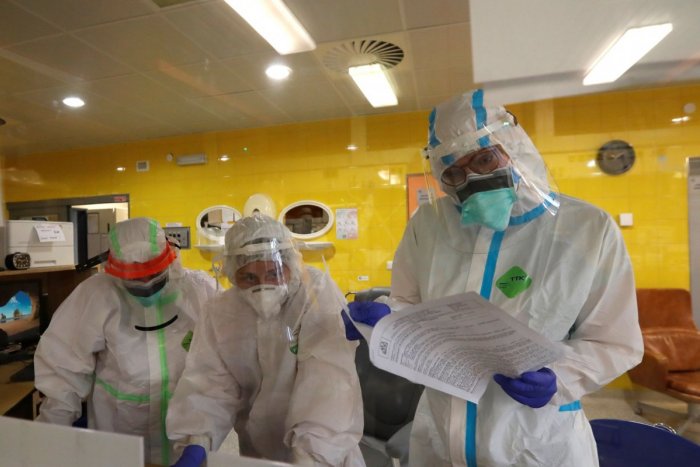 Ilustračný obrázok k článku Matovič ako posol zlých správ: Ohlásil rekordné čísla nakazených! Dobiehame Čechov?