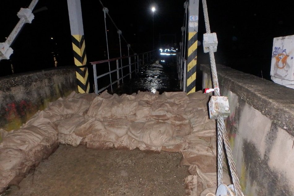 Ilustračný obrázok k článku Vytopené priestory i stromy na cestách: PREHĽAD miest, kde pomáhali hasiči, FOTO