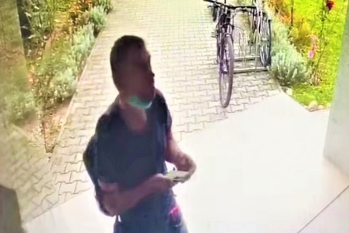 Ilustračný obrázok k článku Krádež v Trenčíne: Policajti hľadajú tohto muža, VIDEO