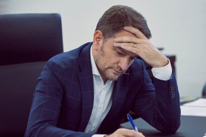 Ilustračný obrázok k článku Matovič po ceste domov PLAKAL! Dôvod? Lekár z Oravy zomrel na COVID-19