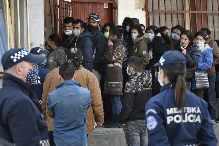 Ilustračný obrázok k článku Na pošty sa postavia policajti: Dôvodom je vyplácanie sociálnych dávok a dôchodkov