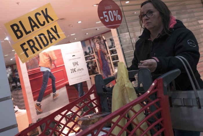 Ilustračný obrázok k článku Nedajte sa nachytať na zľavy Black Friday! Väčšinou sú len fiktívne