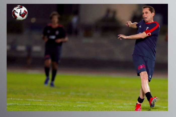 Ilustračný obrázok k článku Dá sa hrať profesionálne futbal do takmer osemdesiatky? Tento DEDUŠKO je dôkazom!