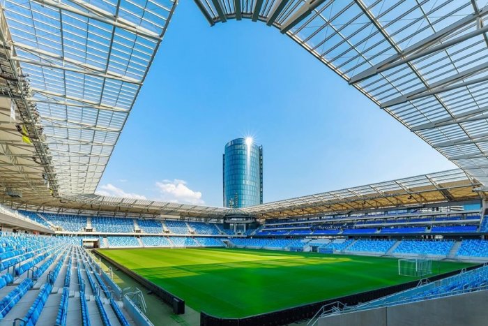 Ilustračný obrázok k článku Kmotrík sa ponúka ministrovi zdravotníctva: Na štadióne vieme vytvoriť lôžka!