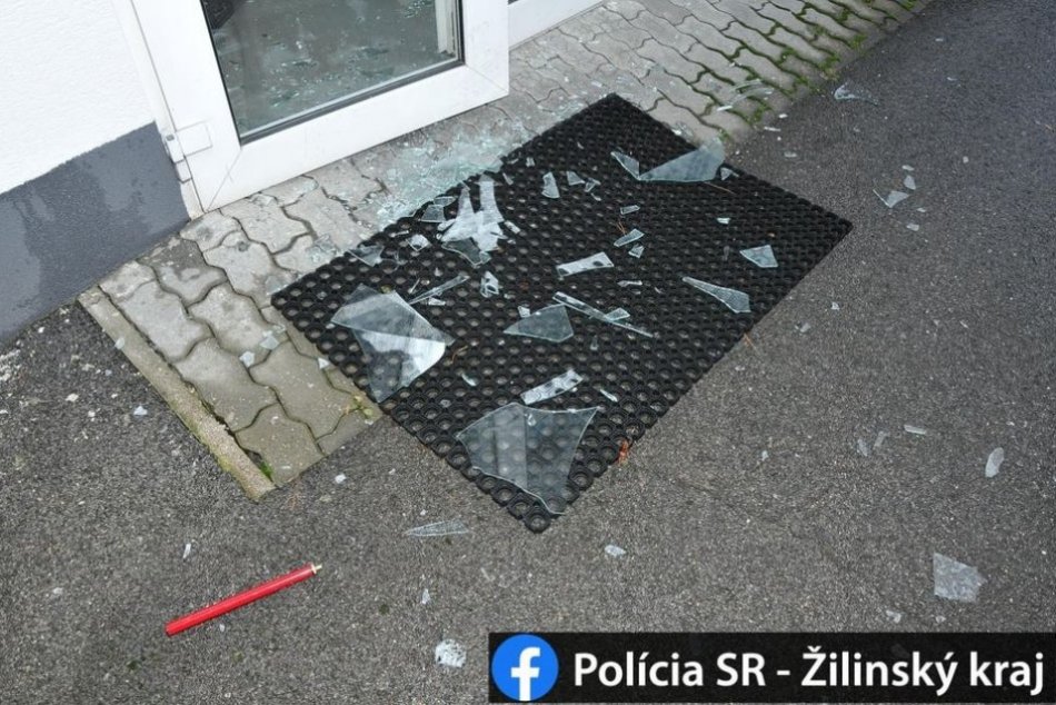 Ilustračný obrázok k článku Vyčíňanie mladého Košičana v Čadci: Vyhrážky a oháňanie nožom boli len začiatok