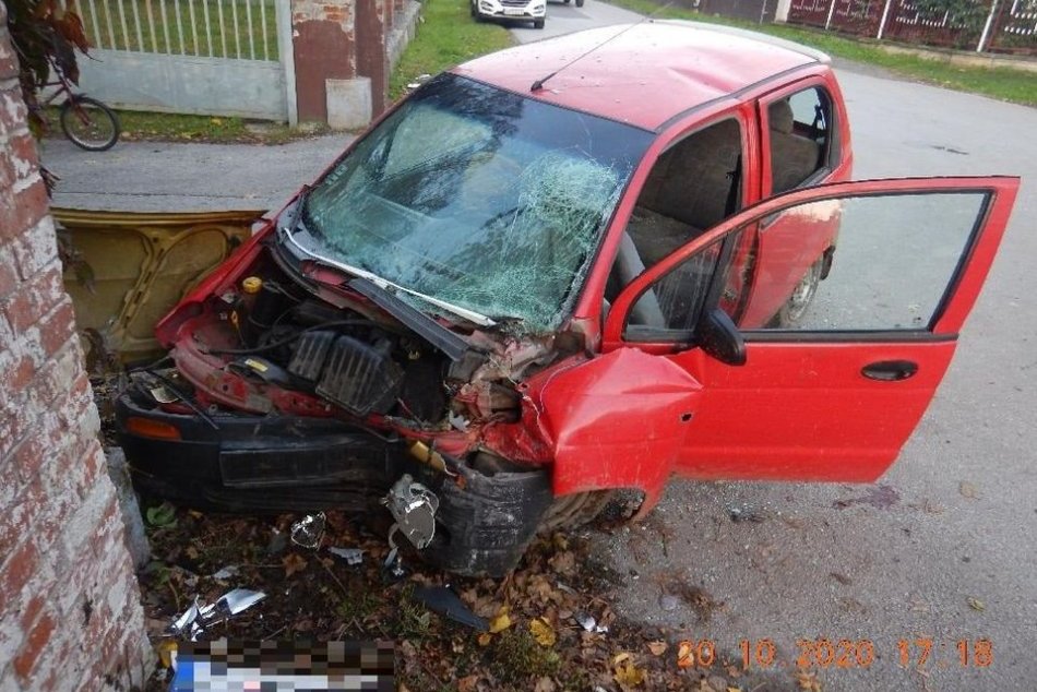 Ilustračný obrázok k článku Vo Zvolene nabúral opitý a bez vodičáku: Spolujazdec s ťažkými zraneniami, FOTO