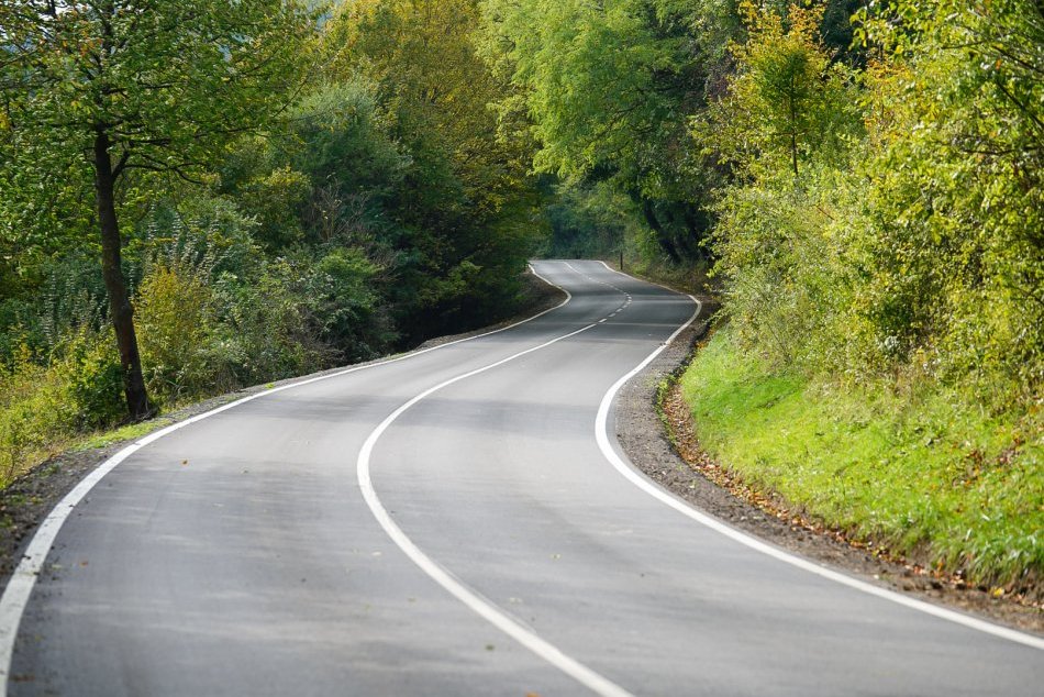 Ilustračný obrázok k článku Trnavský kraj si požičia 30-miliónov eur: Peňazí sa dočkajú školy, športoviská aj cesty