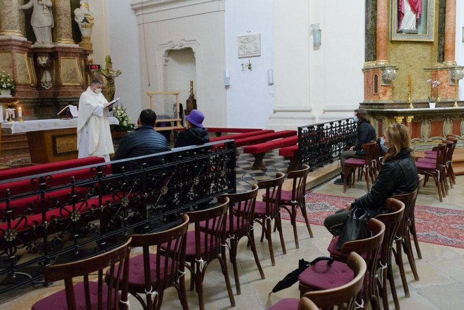 Ilustračný obrázok k článku Kapacita v kostoloch musí byť obmedzená: MANUÁL pre veriacich, ako to bude po novom