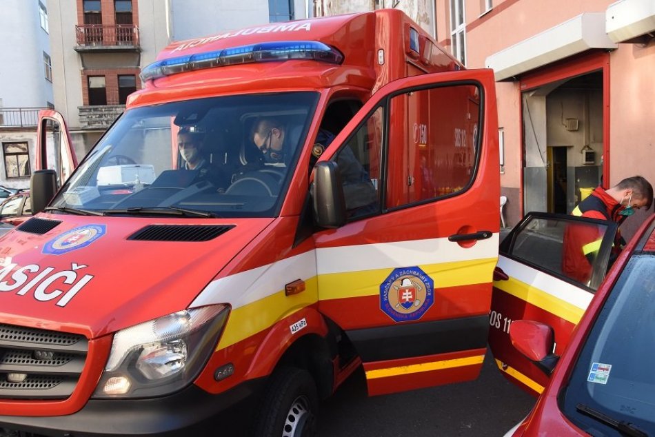 Ilustračný obrázok k článku Hasiči vyrážali ku karavanu v plameňoch: Pri požiari na Liptove sa zranil človek